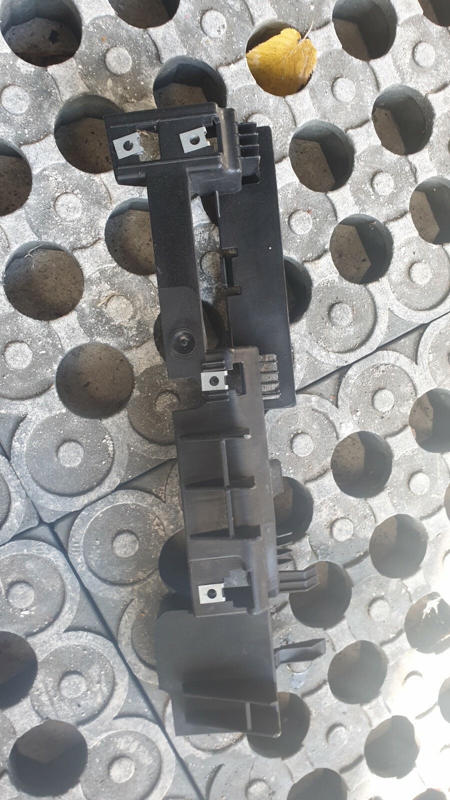 Mini Countryman 2014 R60 - O/S/R Drivers Side Tailgate Boot Floor Bracket - Image 2