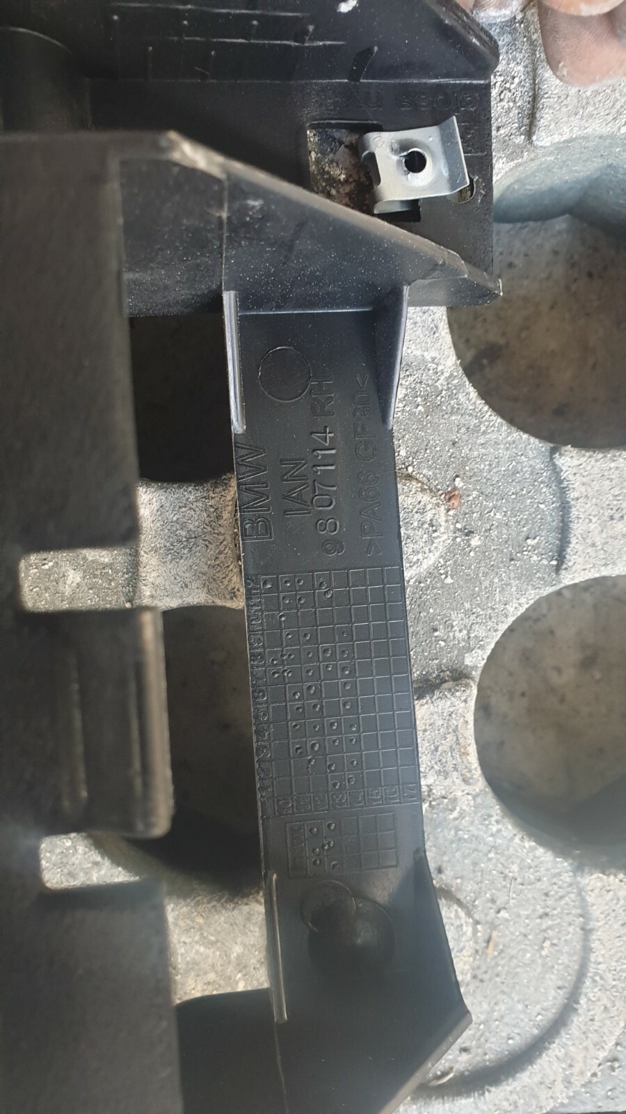 Mini Countryman 2014 R60 - O/S/R Drivers Side Tailgate Boot Floor Bracket - Image 3