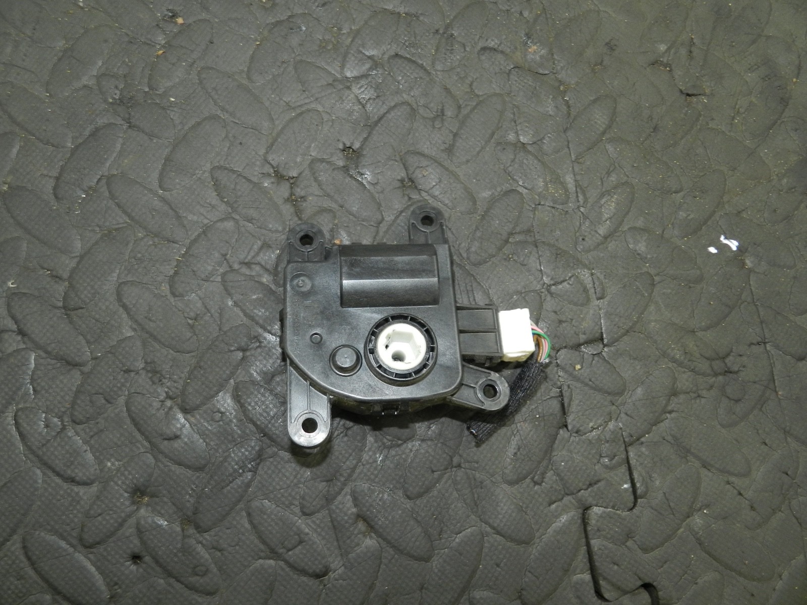 171. KIA SORENTO MK3 GT-LINE. HEATER CONTROL FLAP MOTOR ACTUATOR - Image 2