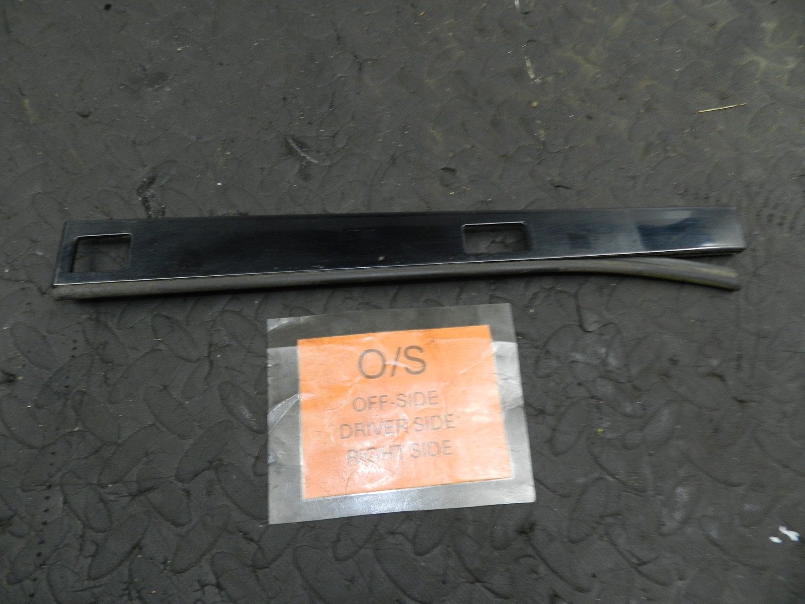 171. KIA SORENTO MK3 GT-LINE. DRIVER SIDE REAR ROOF TRIM