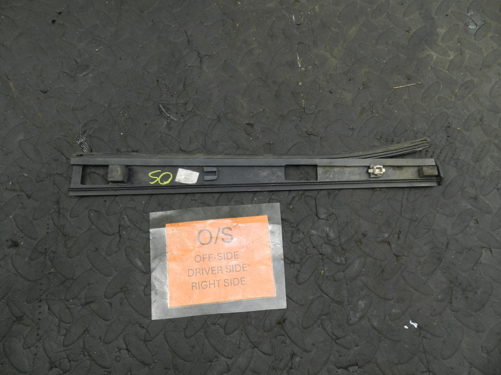 171. KIA SORENTO MK3 GT-LINE. DRIVER SIDE REAR ROOF TRIM - Image 2