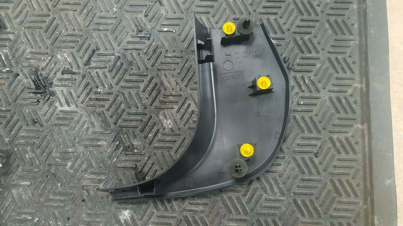 2013 Ford Focus 1.0 Petrol Ecoboost Front Drivers Right Kick Panel Trim - Image 2