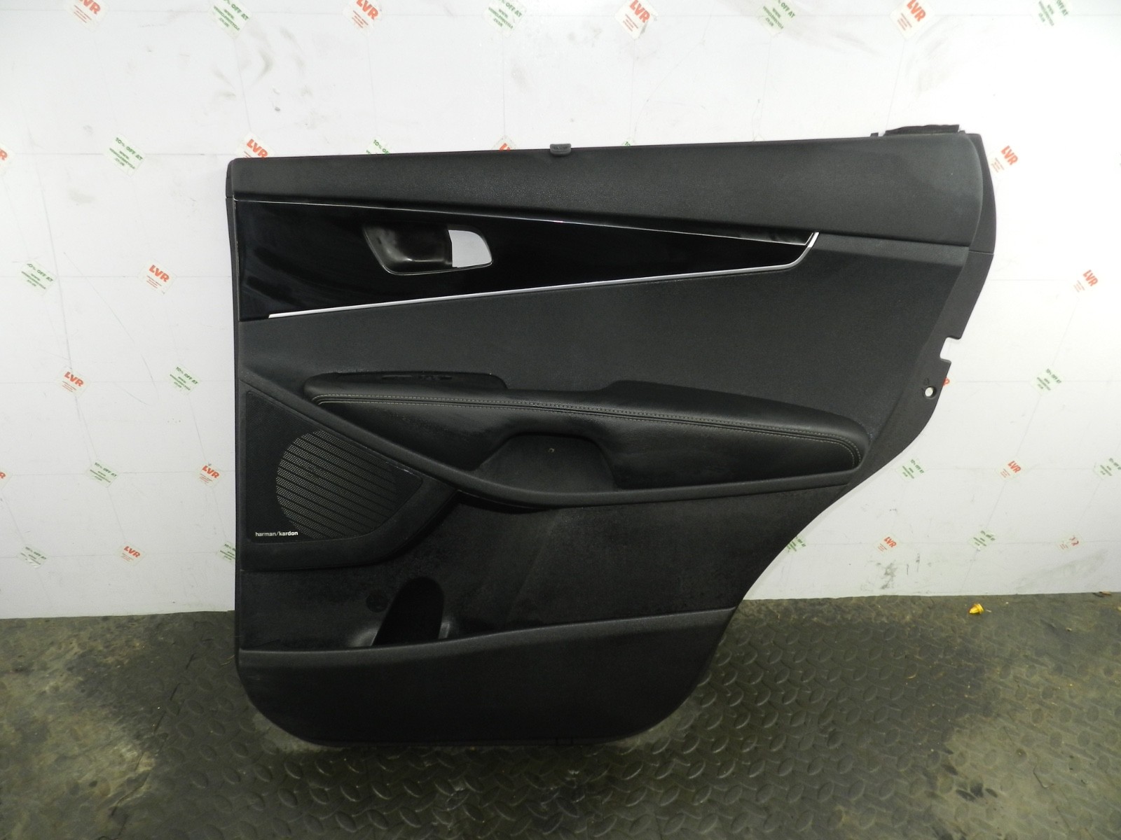 171. KIA SORENTO MK3 GT-LINE. DRIVER SIDE REAR DOOR CARD