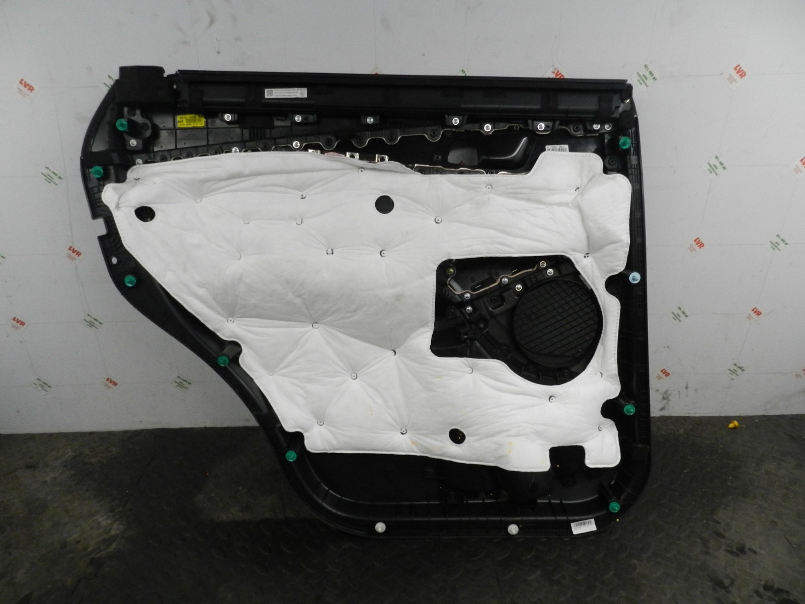 171. KIA SORENTO MK3 GT-LINE. DRIVER SIDE REAR DOOR CARD - Image 3