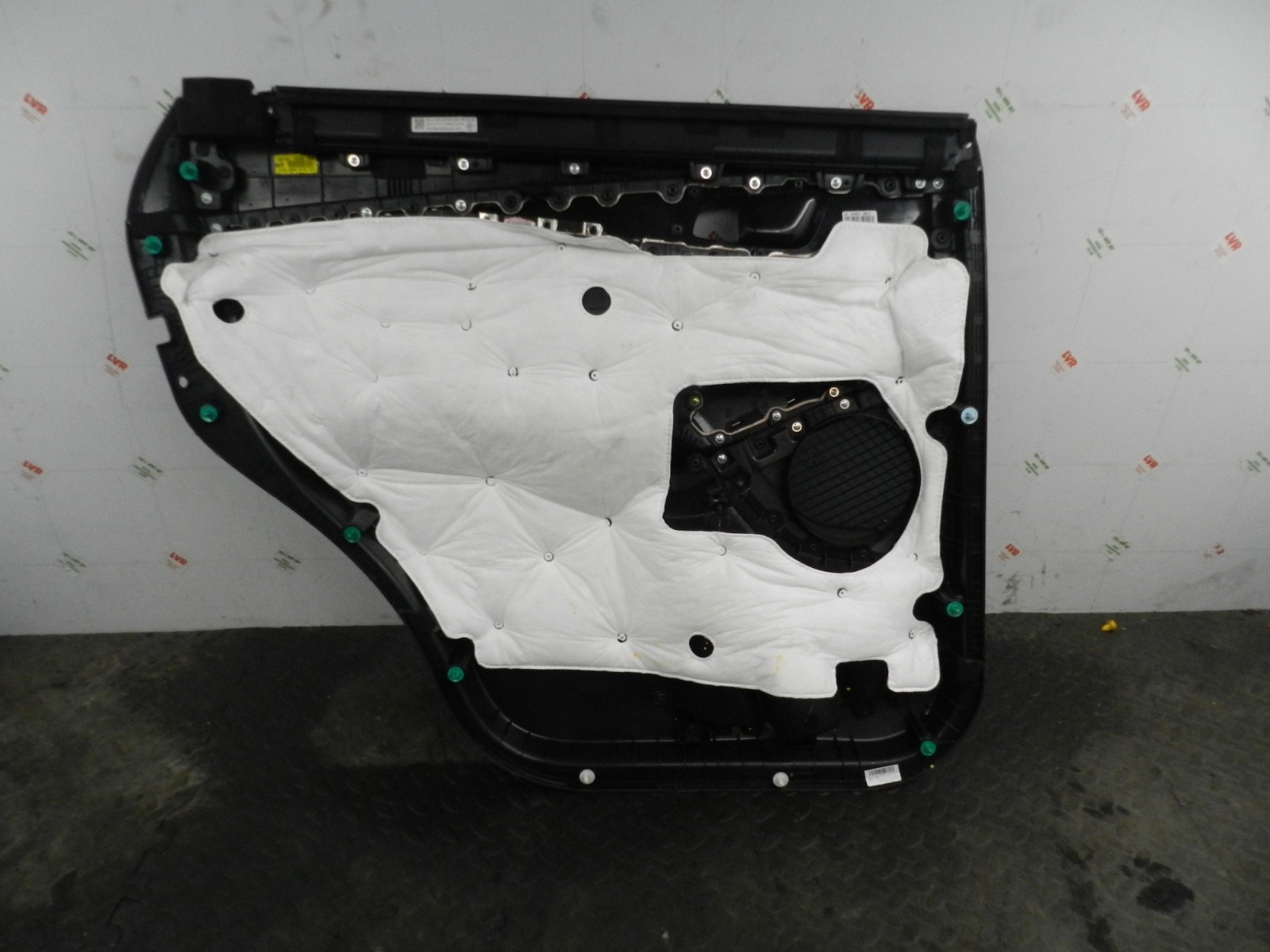 171. KIA SORENTO MK3 GT-LINE. DRIVER SIDE REAR DOOR CARD - Image 4