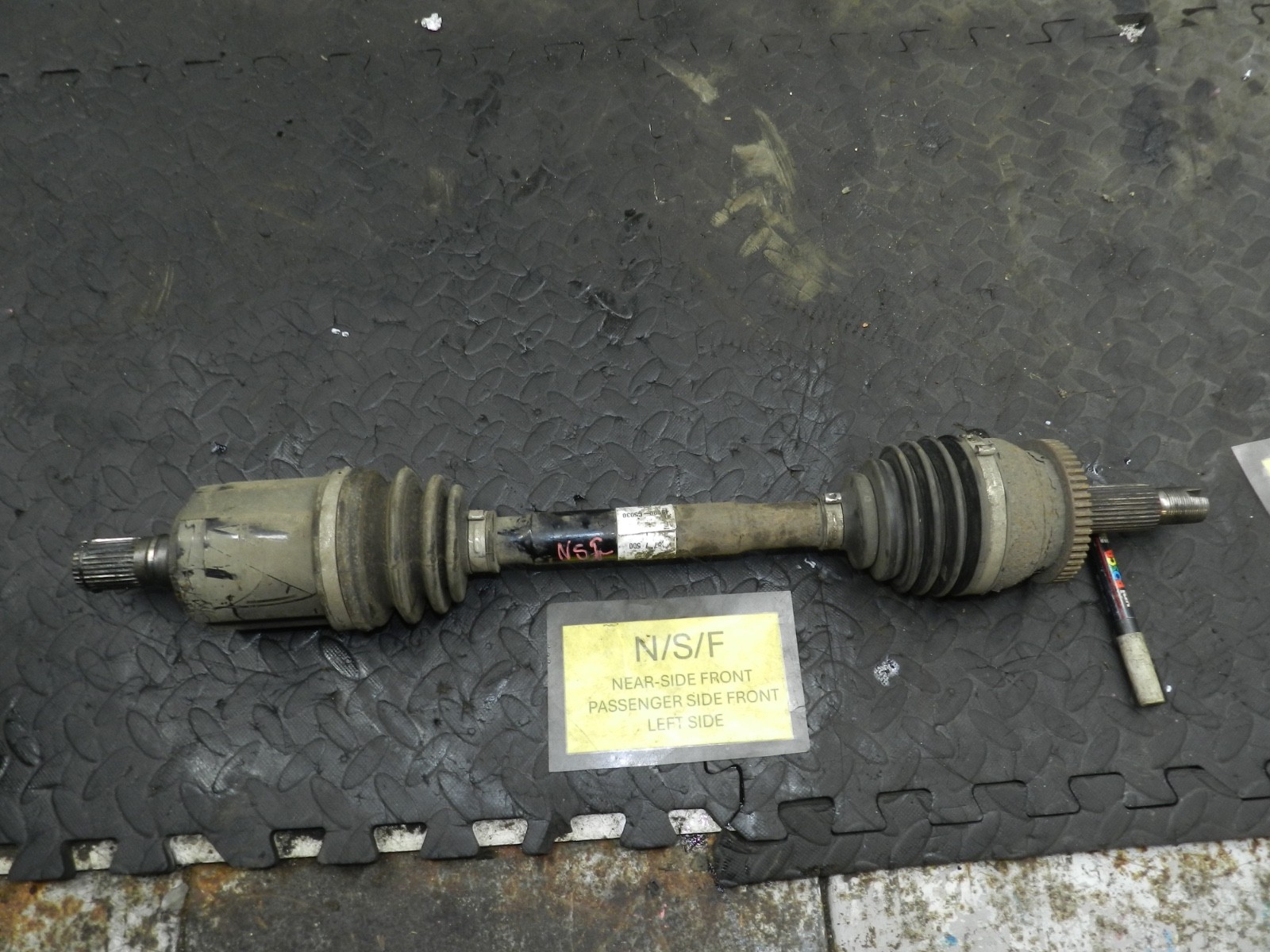 171. KIA SORENTO MK3 GT-LINE. 2.2 DIESEL AUTOMATIC PASSENGER FRONT DRIVESHAFT