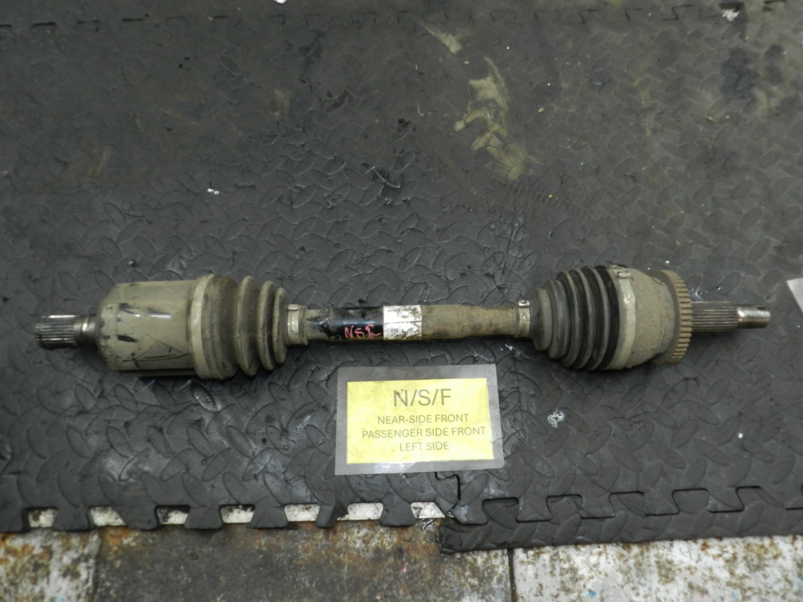 171. KIA SORENTO MK3 GT-LINE. 2.2 DIESEL AUTOMATIC PASSENGER FRONT DRIVESHAFT - Image 2