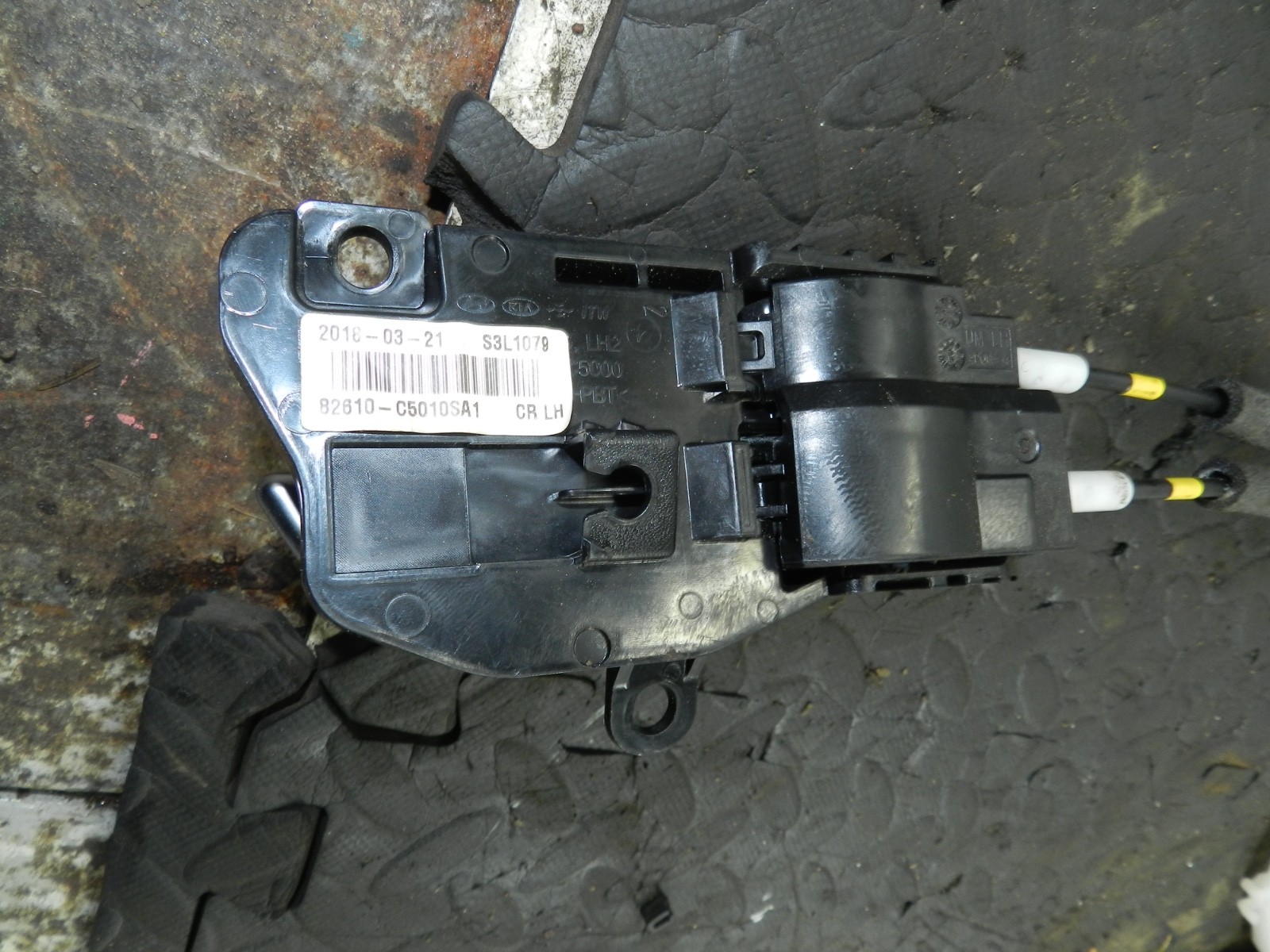 171. KIA SORENTO MK3 GT-LINE. PASSENGER SIDE REAR DOOR LOCK MOTOR MECHANISM - Image 3