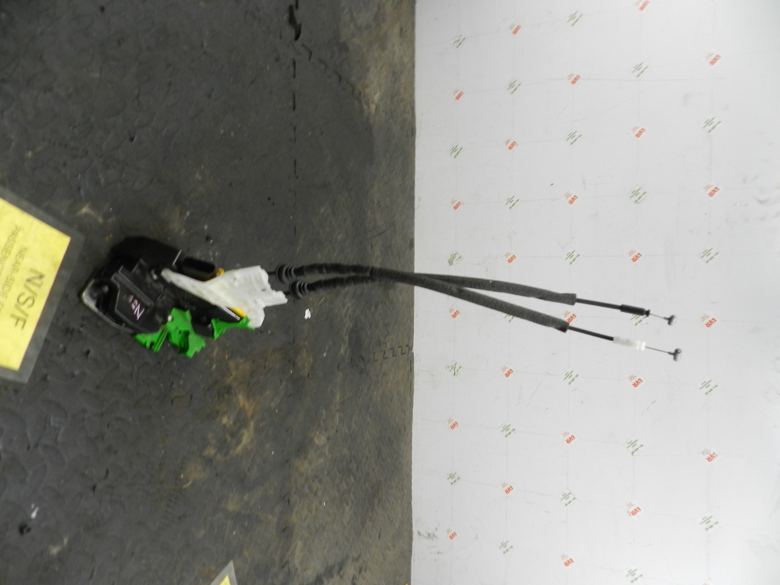 171. KIA SORENTO MK3 GT-LINE. PASSENGER SIDE FRONT DOOR LOCK MOTOR MECHANISM