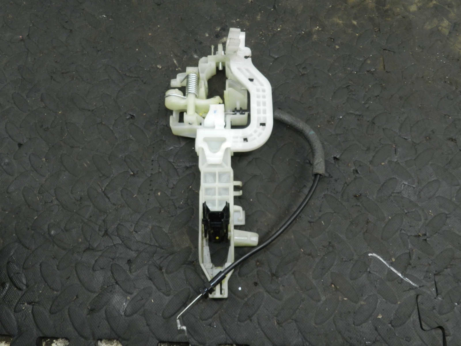 171. KIA SORENTO MK3 GT-LINE. PASSENGER SIDE FRONT DOOR HANDLE FRAME - Image 3