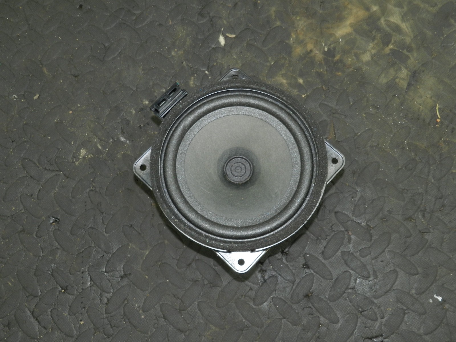 171. KIA SORENTO MK3 GT-LINE. DRIVER SIDE FRONT DOOR SPEAKER