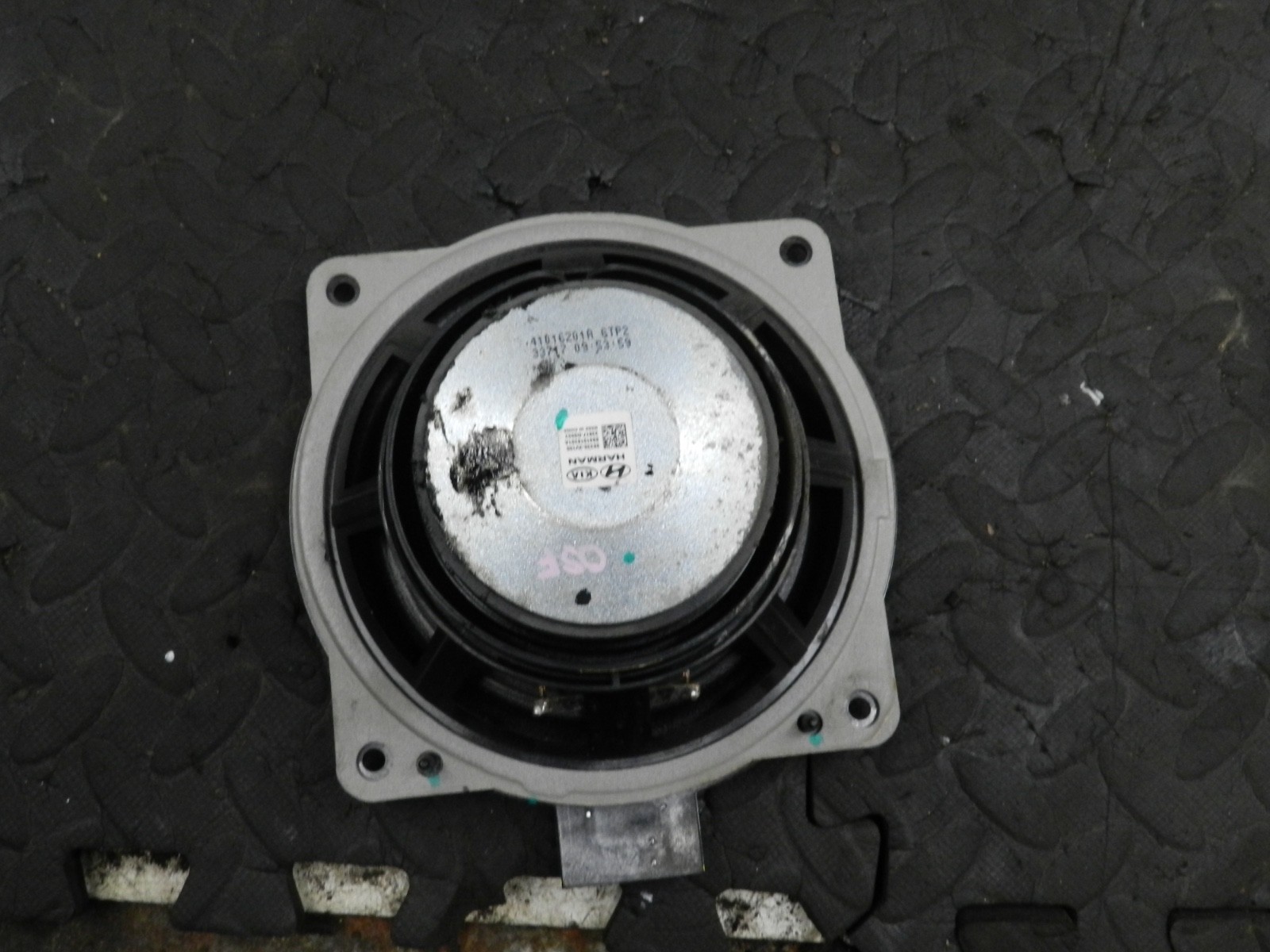 171. KIA SORENTO MK3 GT-LINE. DRIVER SIDE FRONT DOOR SPEAKER - Image 2