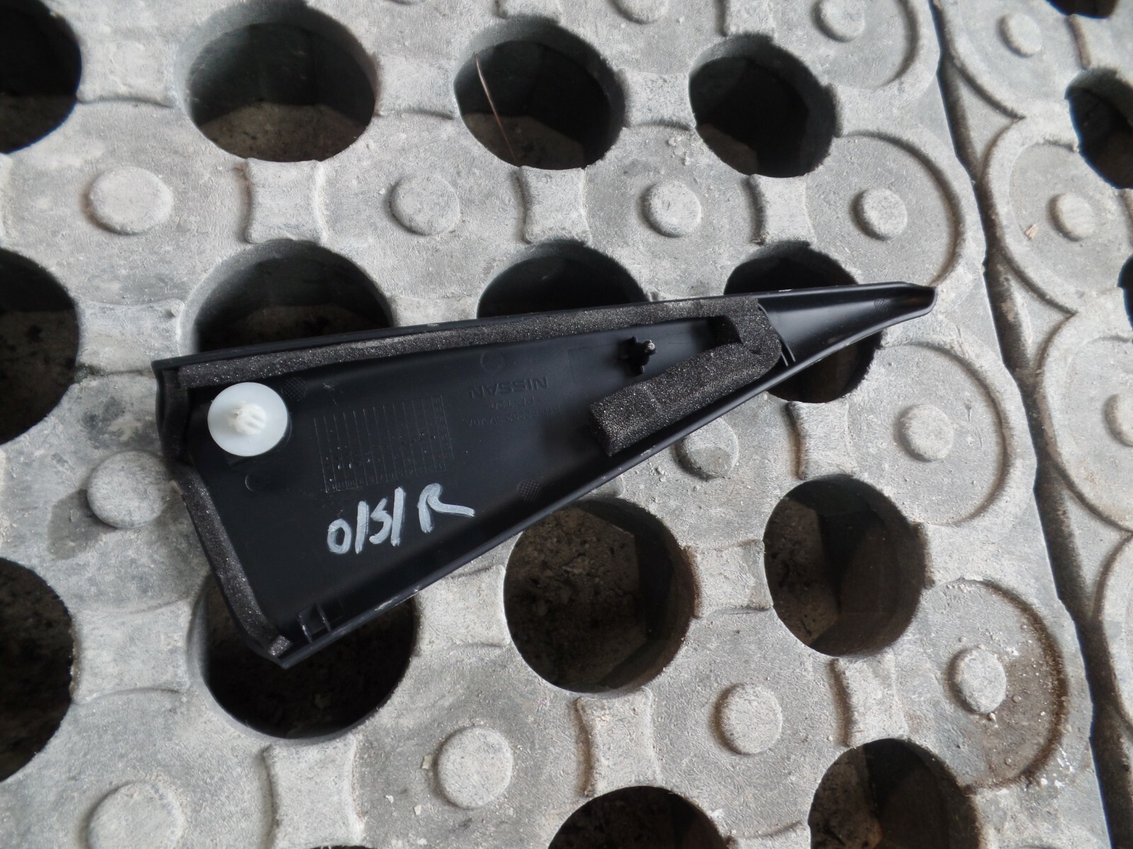 MK2 Nissan Note 2015 - Drivers Side Rear O/S/R Door Window Trim Panel - Image 2