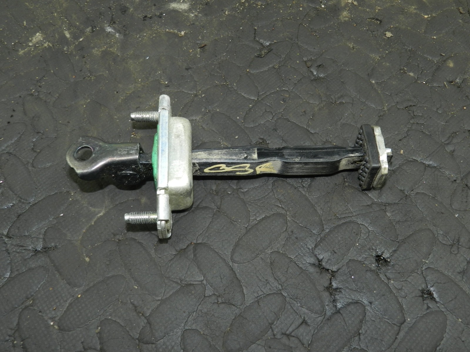 171. KIA SORENTO MK3 GT-LINE. DRIVER SIDE REAR DOOR STAY CHECK STRAP