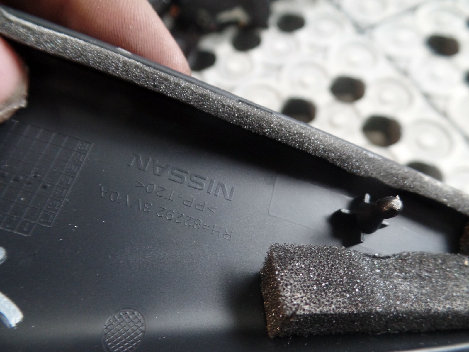 MK2 Nissan Note 2015 - Drivers Side Rear O/S/R Door Window Trim Panel - Image 3