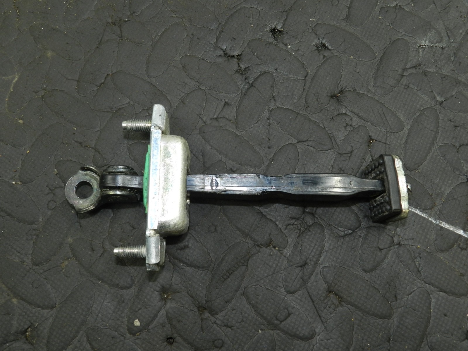 171. KIA SORENTO MK3 GT-LINE. DRIVER SIDE REAR DOOR STAY CHECK STRAP - Image 2