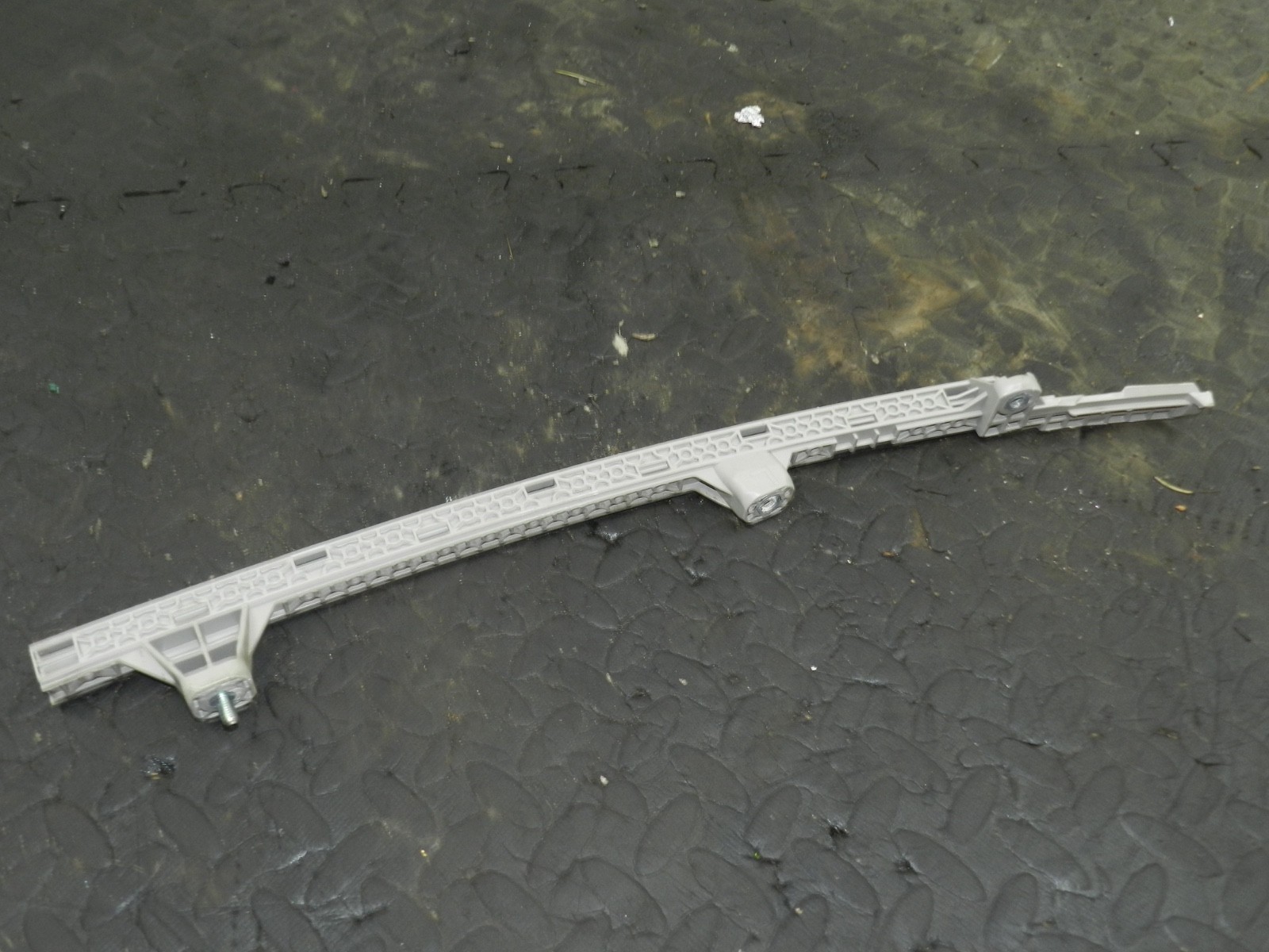 171. KIA SORENTO MK3 GT-LINE. PASSENGER SIDE REAR DOOR WINDOW RUNNER - Image 2