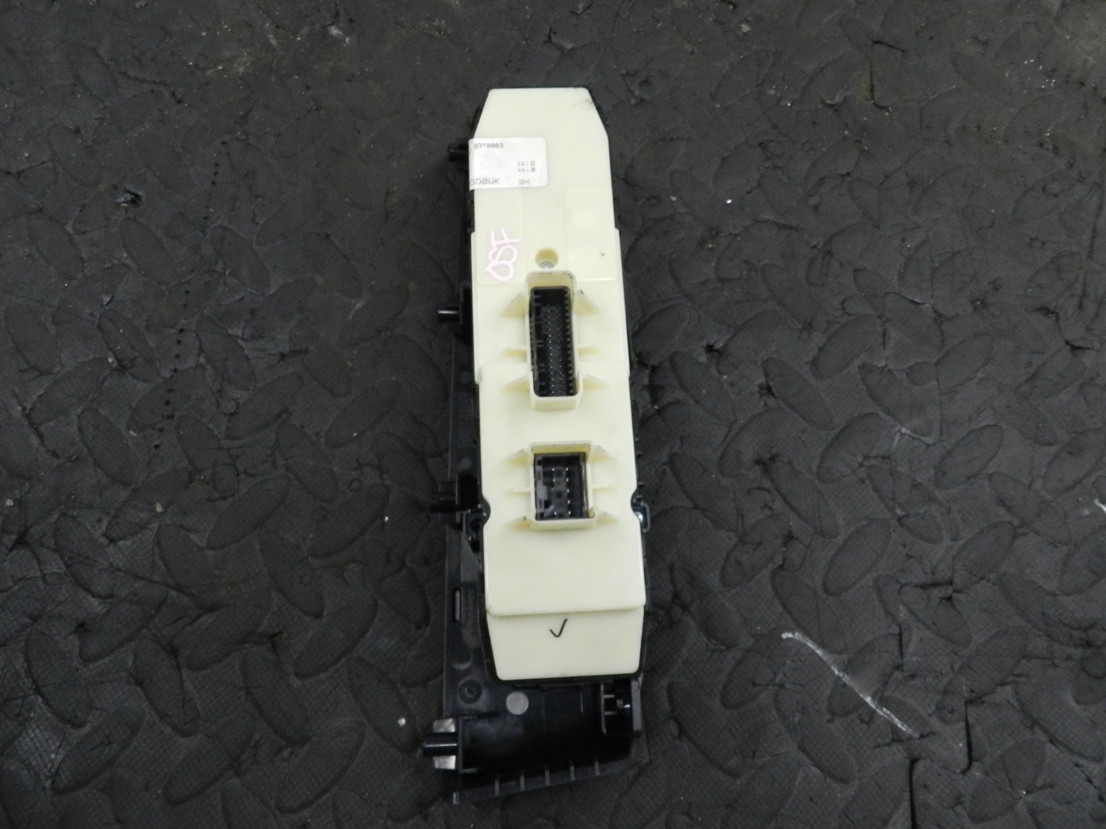 171. KIA SORENTO MK3 GT-LINE. DRIVER SIDE FRONT DOOR WINDOW SWITCHES - Image 3