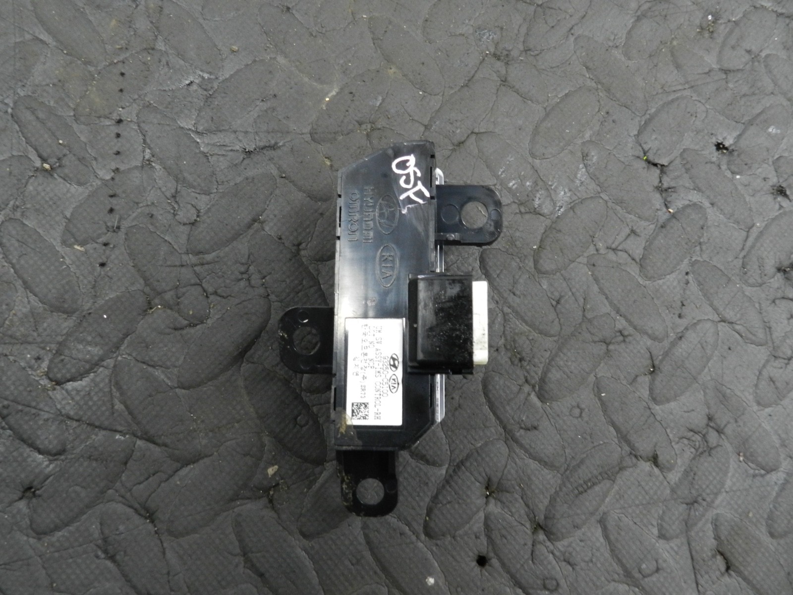 171. KIA SORENTO MK3 GT-LINE. ELECTRIC SEAT SETTING BUTTONS 93250-C5100 - Image 2