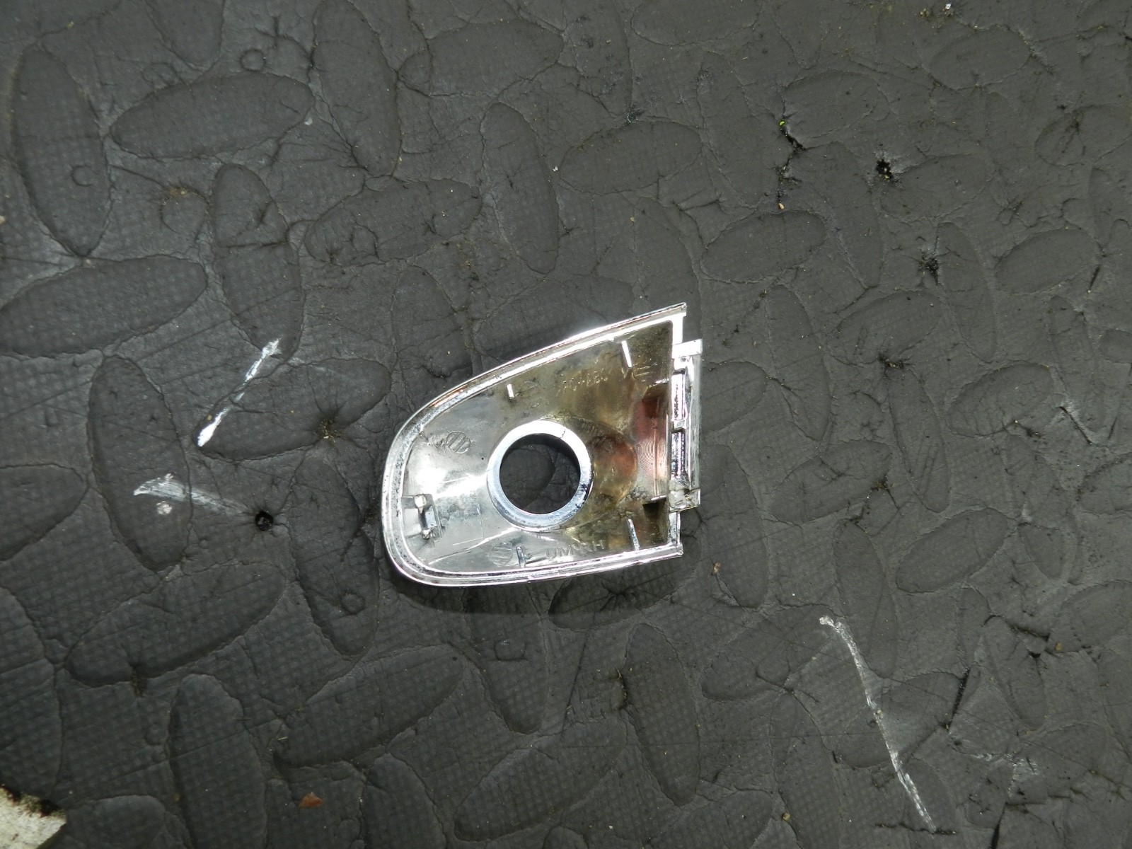 171. KIA SORENTO MK3 GT-LINE. PASSENGER SIDE FRONT DOOR HANDLE TRIM - Image 3