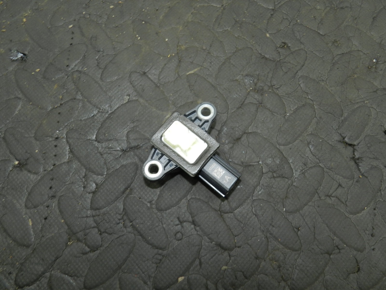 171. KIA SORENTO MK3 GT-LINE. PASSENGER SIDE FRONT CRASH SENSOR - Image 2