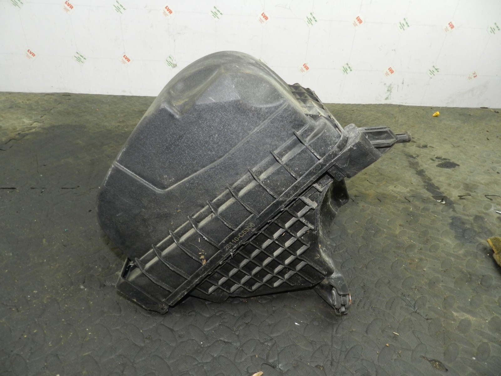 171. KIA SORENTO MK3 GT-LINE. AIR BOX FILTER HOUSING - Image 4