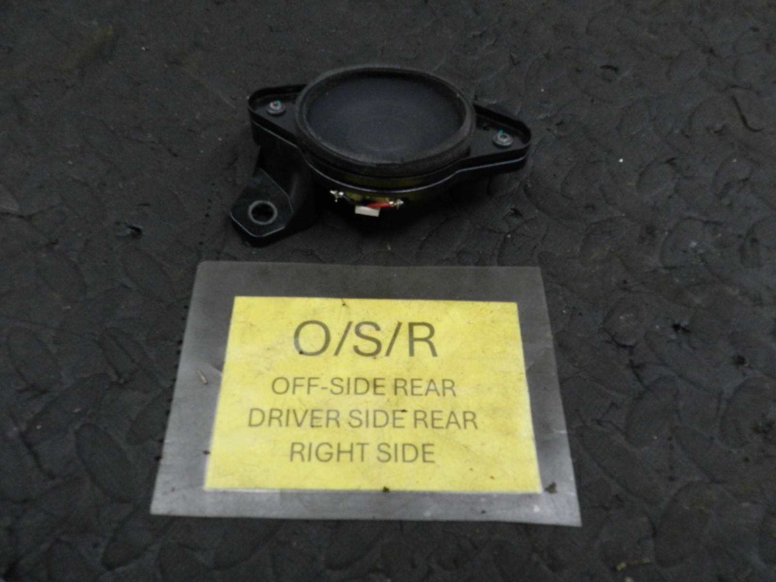 171. KIA SORENTO MK3 GT-LINE. DRIVER SIDE REAR QUARTER SPEAKER