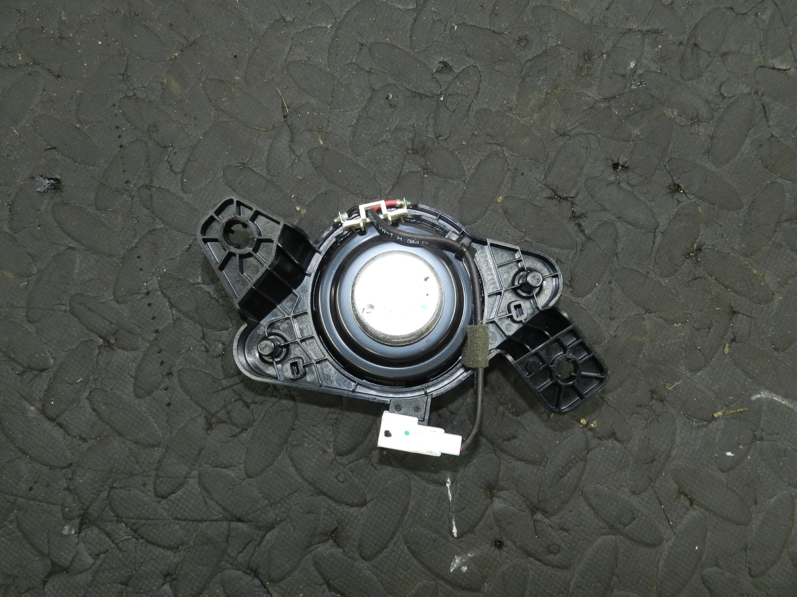 171. KIA SORENTO MK3 GT-LINE. DRIVER SIDE REAR QUARTER SPEAKER - Image 4