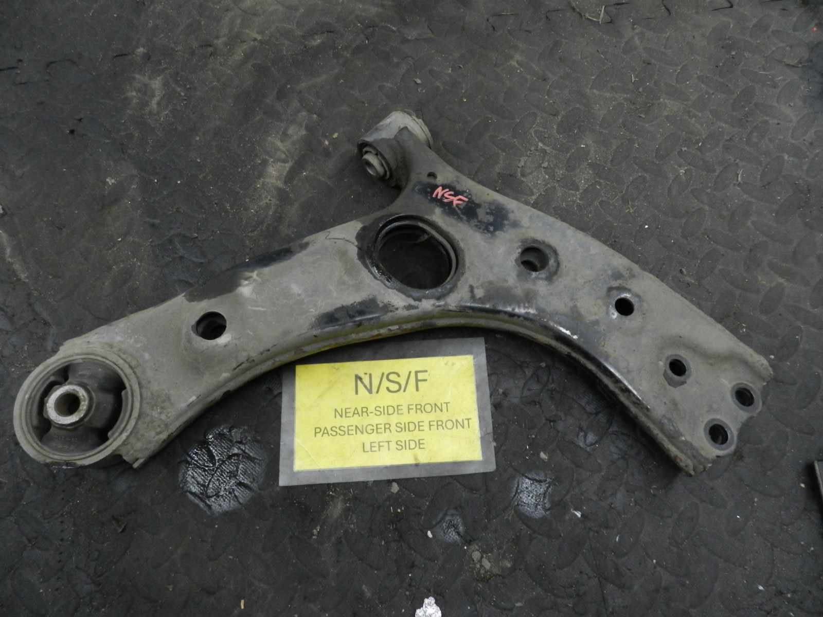 171. KIA SORENTO MK3 GT-LINE. PASSENGER SIDE FRONT LOWER SUSPENSION ARM - Image 2