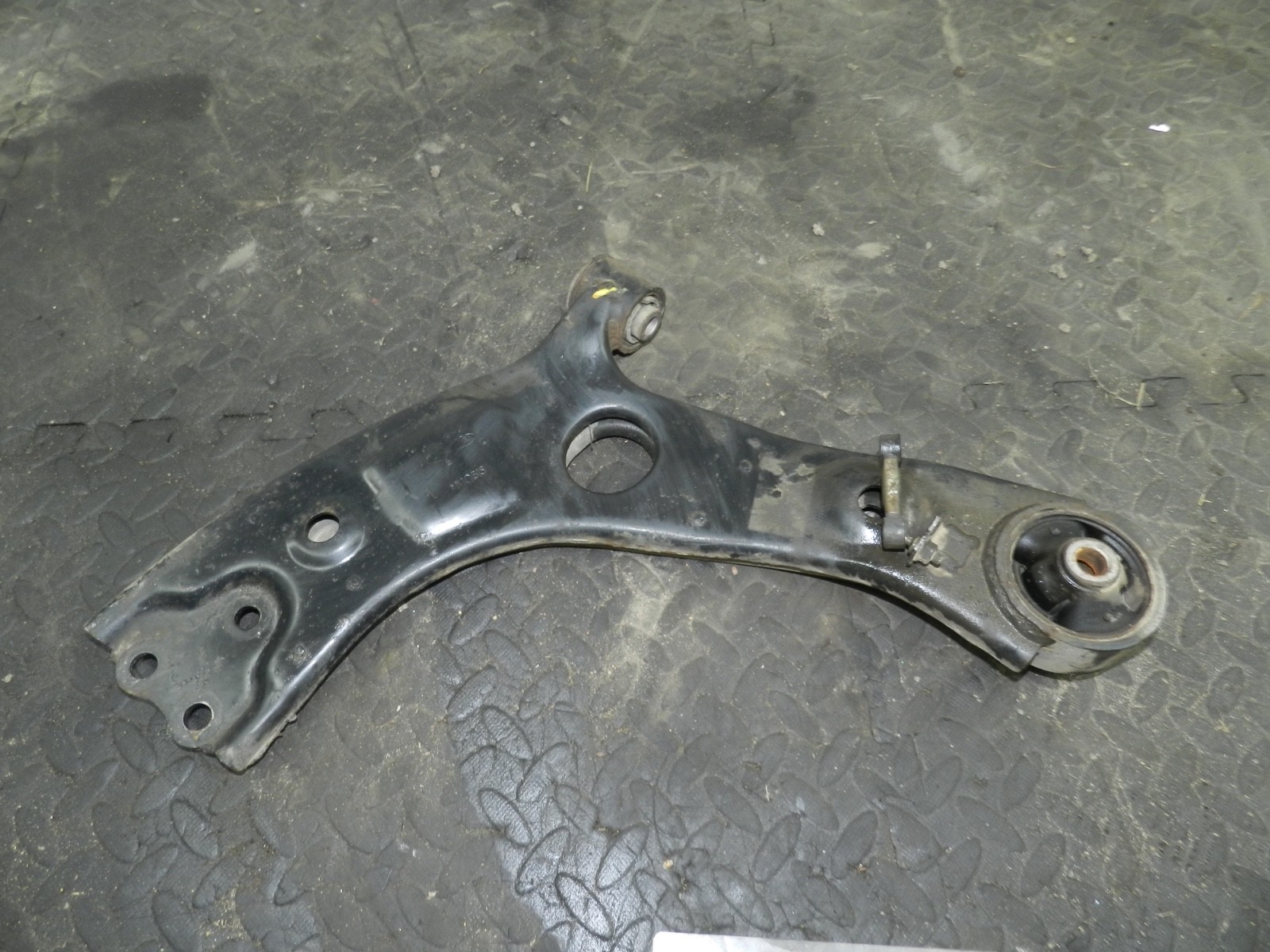 171. KIA SORENTO MK3 GT-LINE. PASSENGER SIDE FRONT LOWER SUSPENSION ARM - Image 3