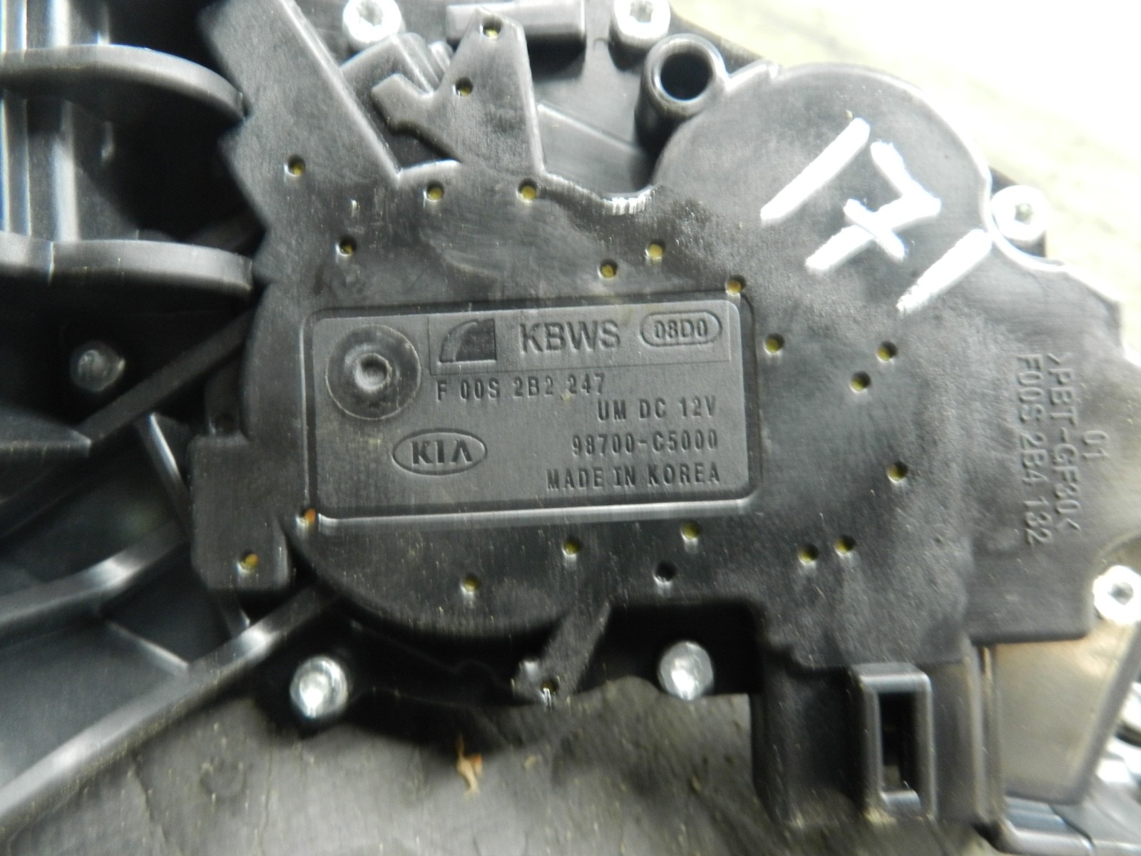 171. KIA SORENTO MK3 GT-LINE. REAR WIPER MOTOR - Image 4
