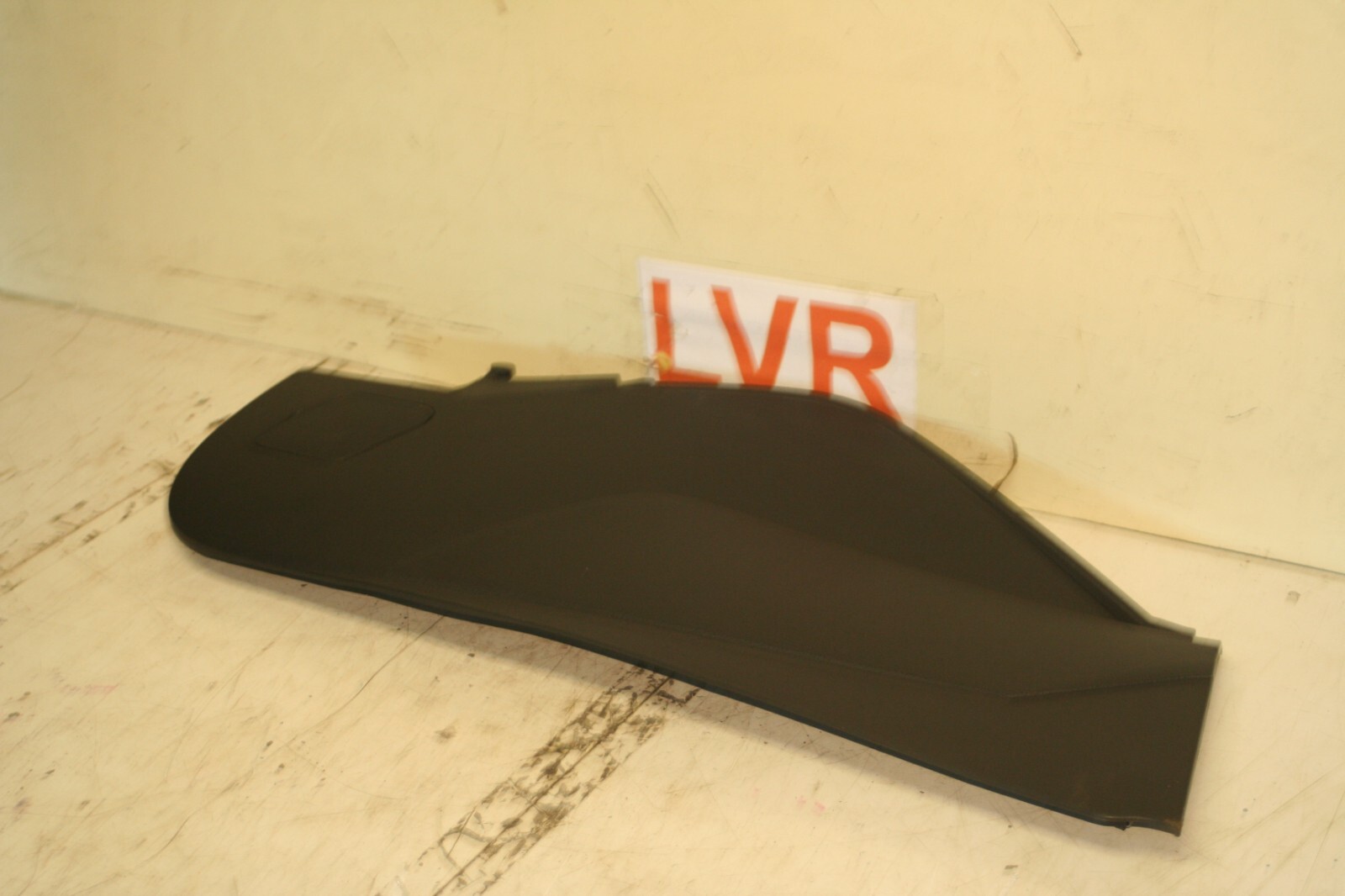 (6B) 2013 FORD FOCUS 1.0 ECOBOOST. CENTRE CONSOLE SIDE TRIM FOOTWELL