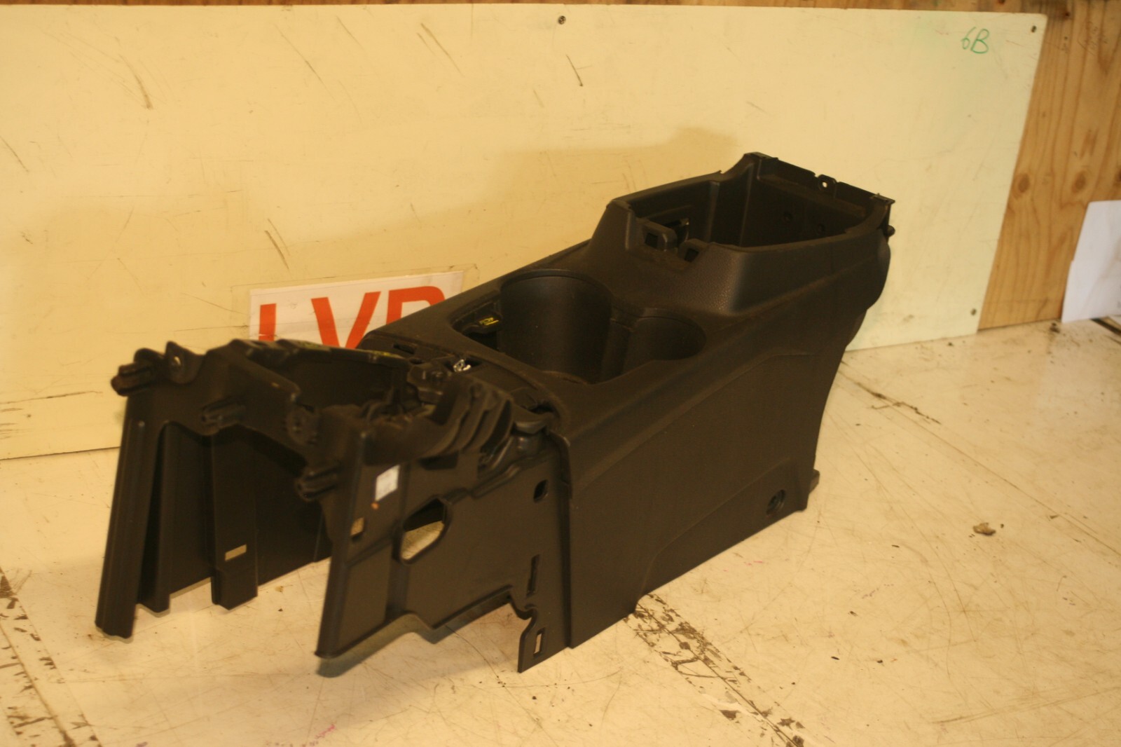 (6B) 2013 FORD FOCUS 1.0 ECOBOOST. CENTRE CONSOLE SIDE TRIM FOOTWELL