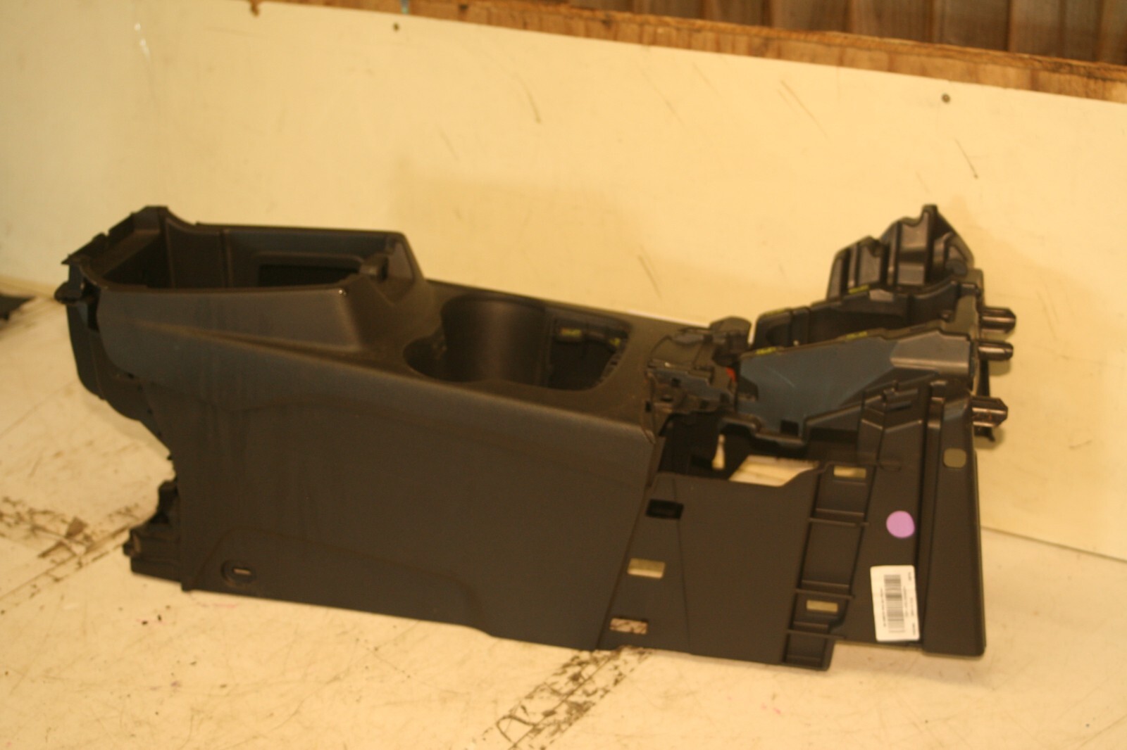 (6B) 2013 FORD FOCUS 1.0 ECOBOOST. CENTRE CONSOLE SIDE TRIM FOOTWELL - Image 3