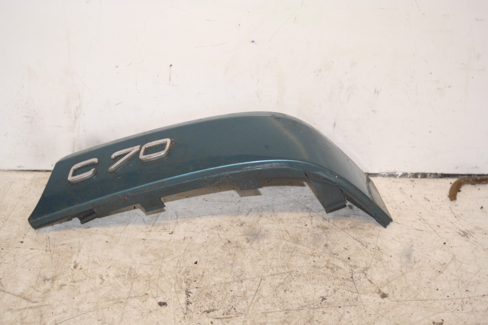 1999 VOLVO C70 2.4 PETROL. REAR BUMPER TRIM IN TURQUOISE