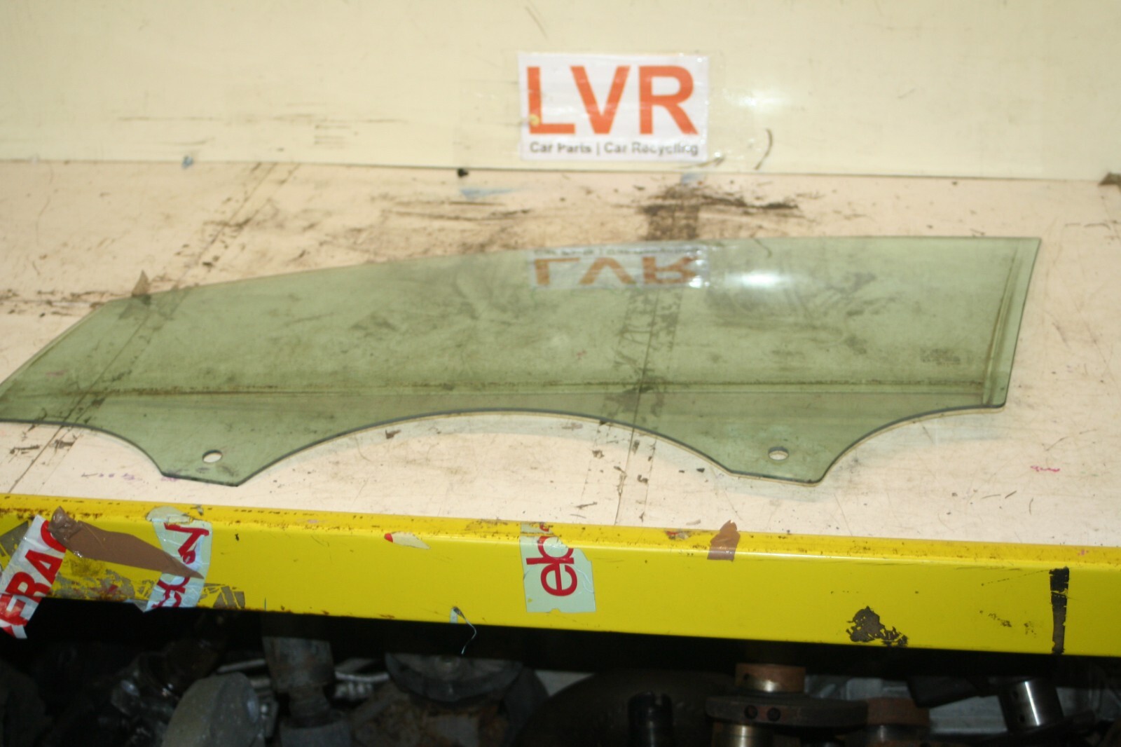 (6B) 2013 FORD FOCUS 1.0 ECOBOOST. PASSENGER SIDE FRONT WINDOW GLASS NEAR SIDE