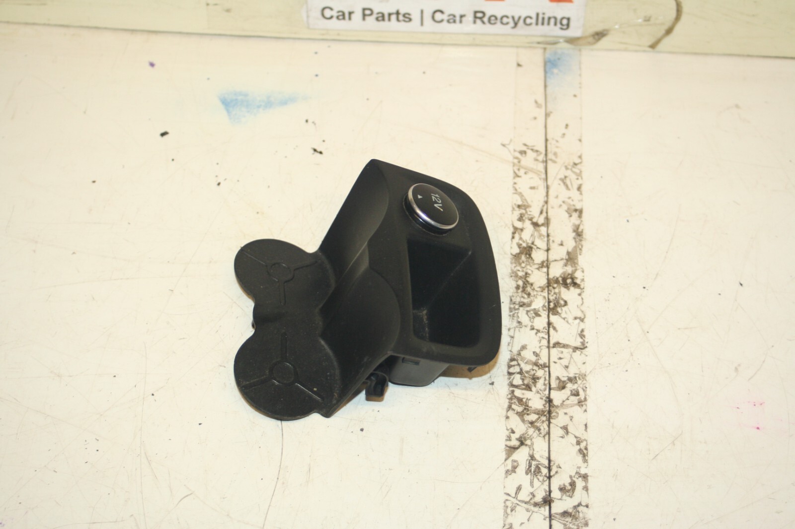 (6B) 2013 FORD FOCUS 1.0 ECOBOOST. 12V CUP HOLDER