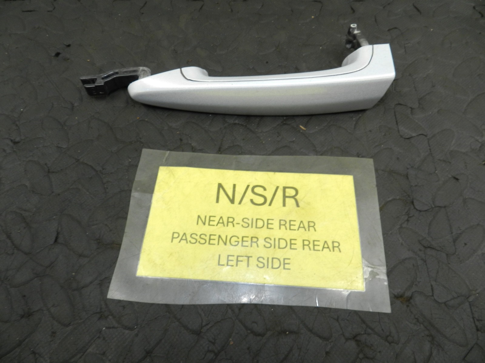 175. 2006 BMW 330 D E90. PASSENGER SIDE REAR DOOR HANDLE WRAPPED