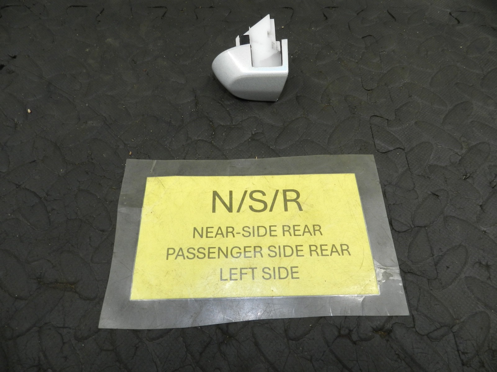 175. 2006 BMW 330 D E90. PASSENGER SIDE REAR DOOR HANDLE CAP WRAPPED