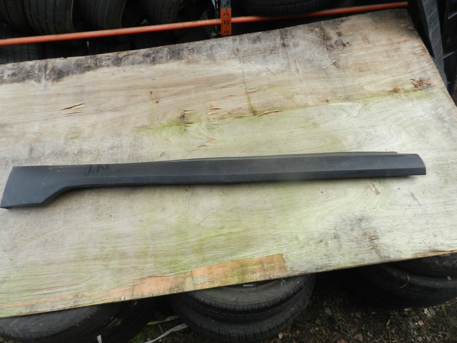 550010 82018Z03 PEUGEOT 2008 DRIVER SIDE SKIRT SILL BLACK TRIM
