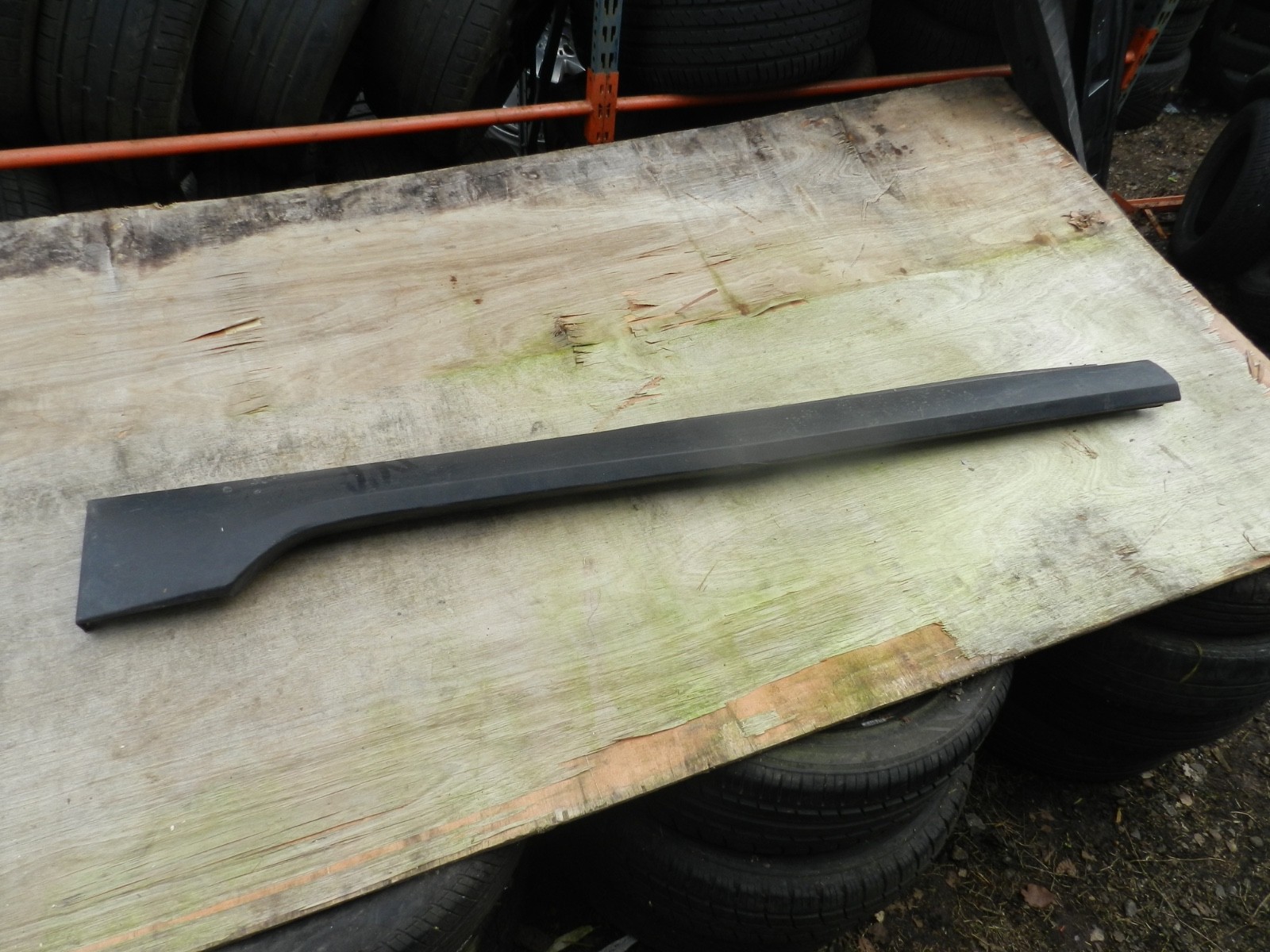 550010 82018Z03 PEUGEOT 2008 DRIVER SIDE SKIRT SILL BLACK TRIM - Image 2