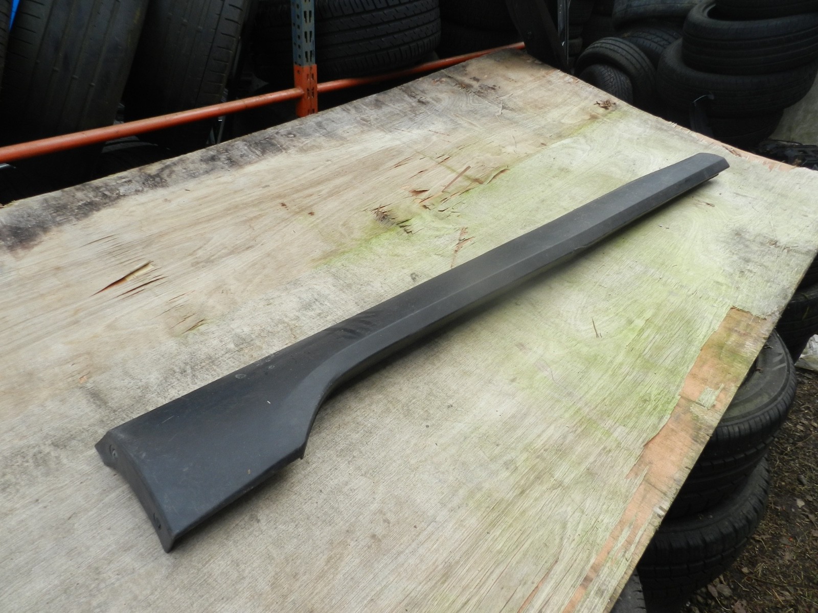 550010 82018Z03 PEUGEOT 2008 DRIVER SIDE SKIRT SILL BLACK TRIM - Image 3