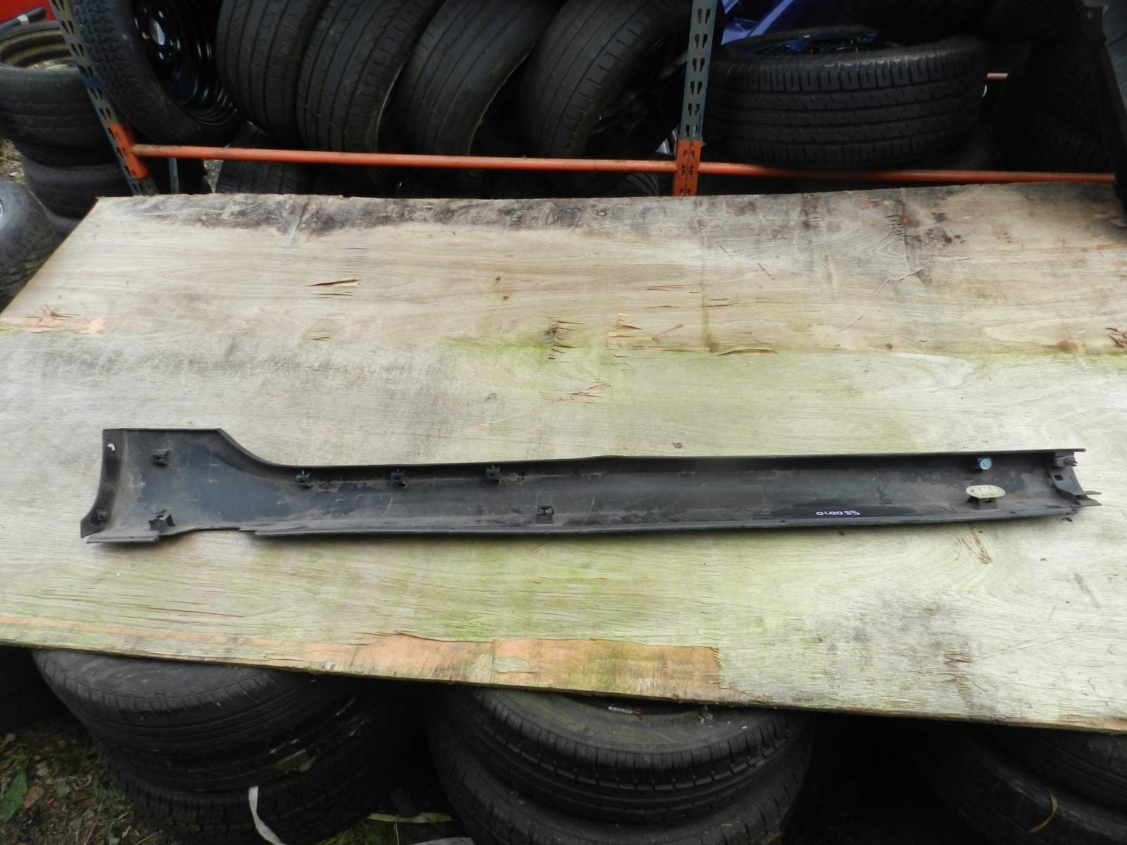 550010 82018Z03 PEUGEOT 2008 DRIVER SIDE SKIRT SILL BLACK TRIM - Image 5