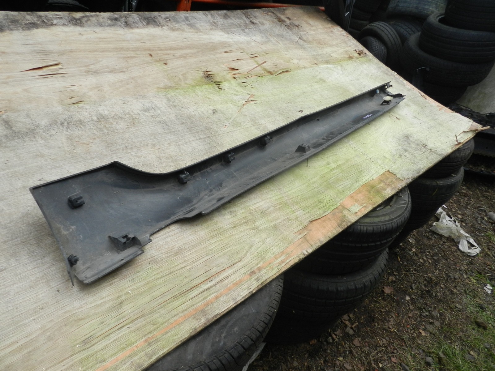 550010 82018Z03 PEUGEOT 2008 DRIVER SIDE SKIRT SILL BLACK TRIM - Image 6