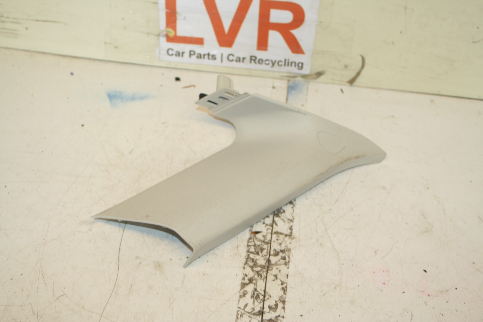 (6B) 2013 FORD FOCUS 1.0 ECOBOOST. NEAR SIDE PASSENGER SIDE REAR PILLAR TRIM