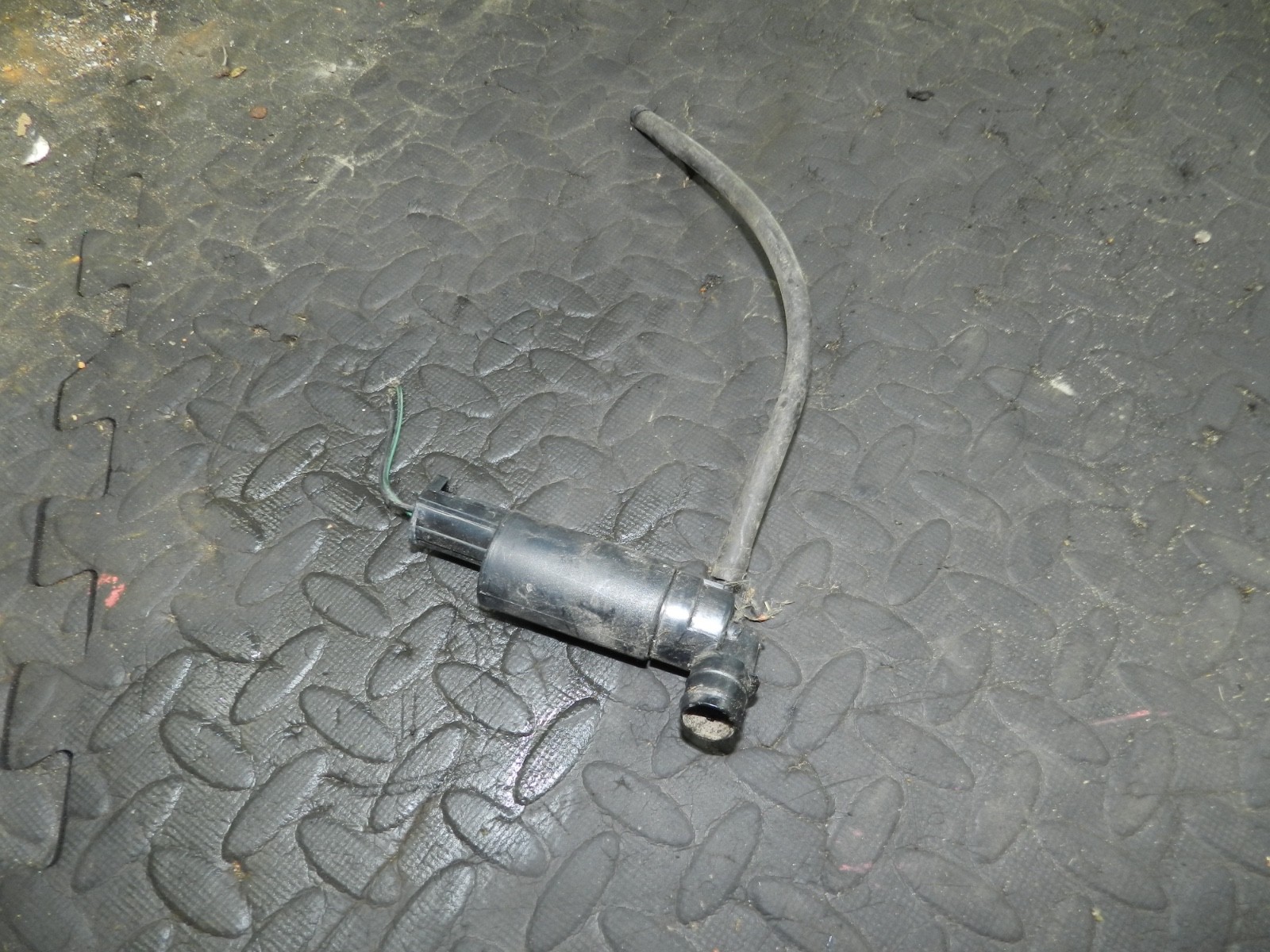 182. 2004 LANDROVER FREELANDER 1 L314. SCREEN WASH WASHER PUMP