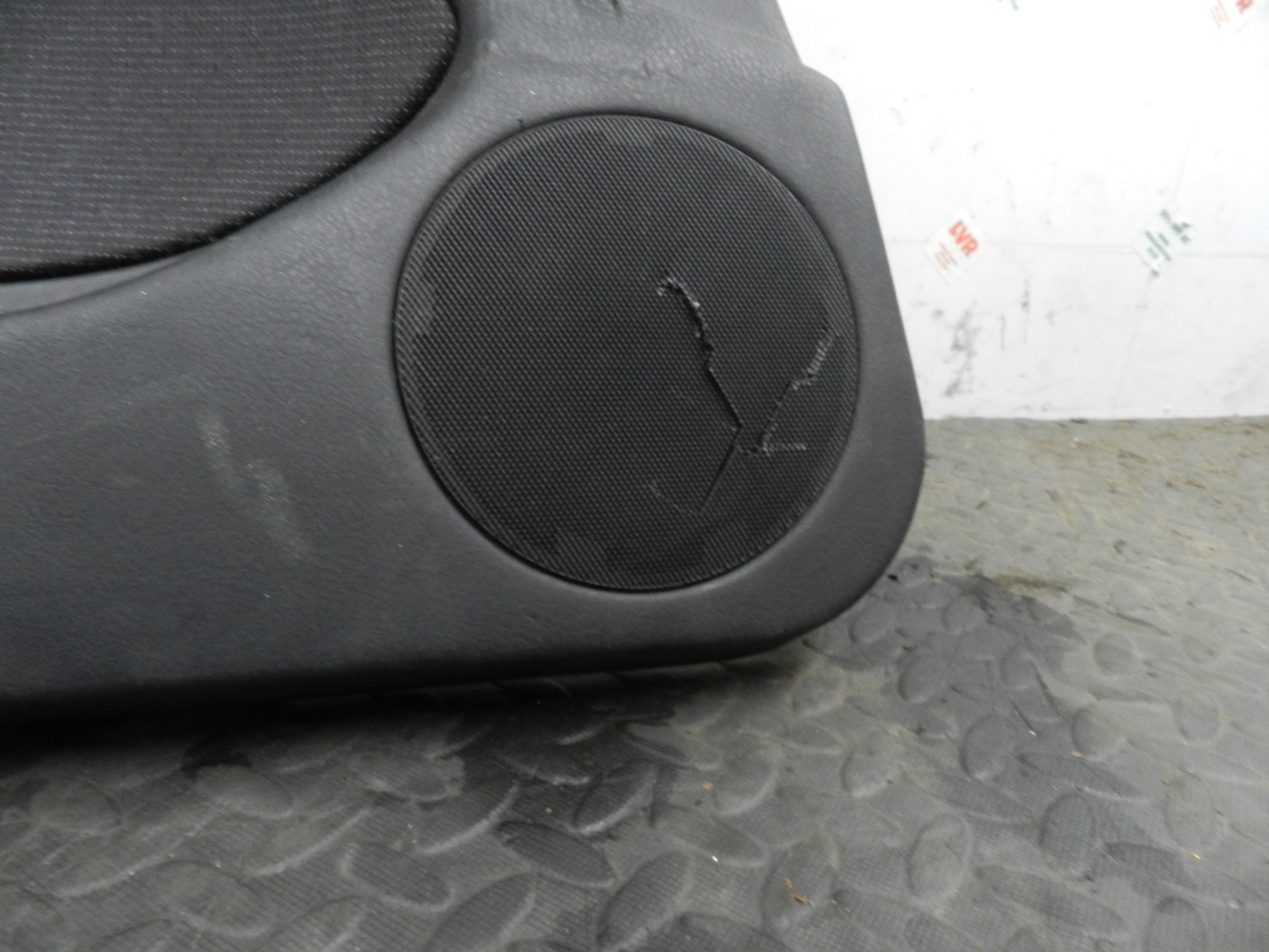 176. 2001 BMW 330D E46. PASSENGER SIDE FRONT DOOR CARD PANEL - Image 2