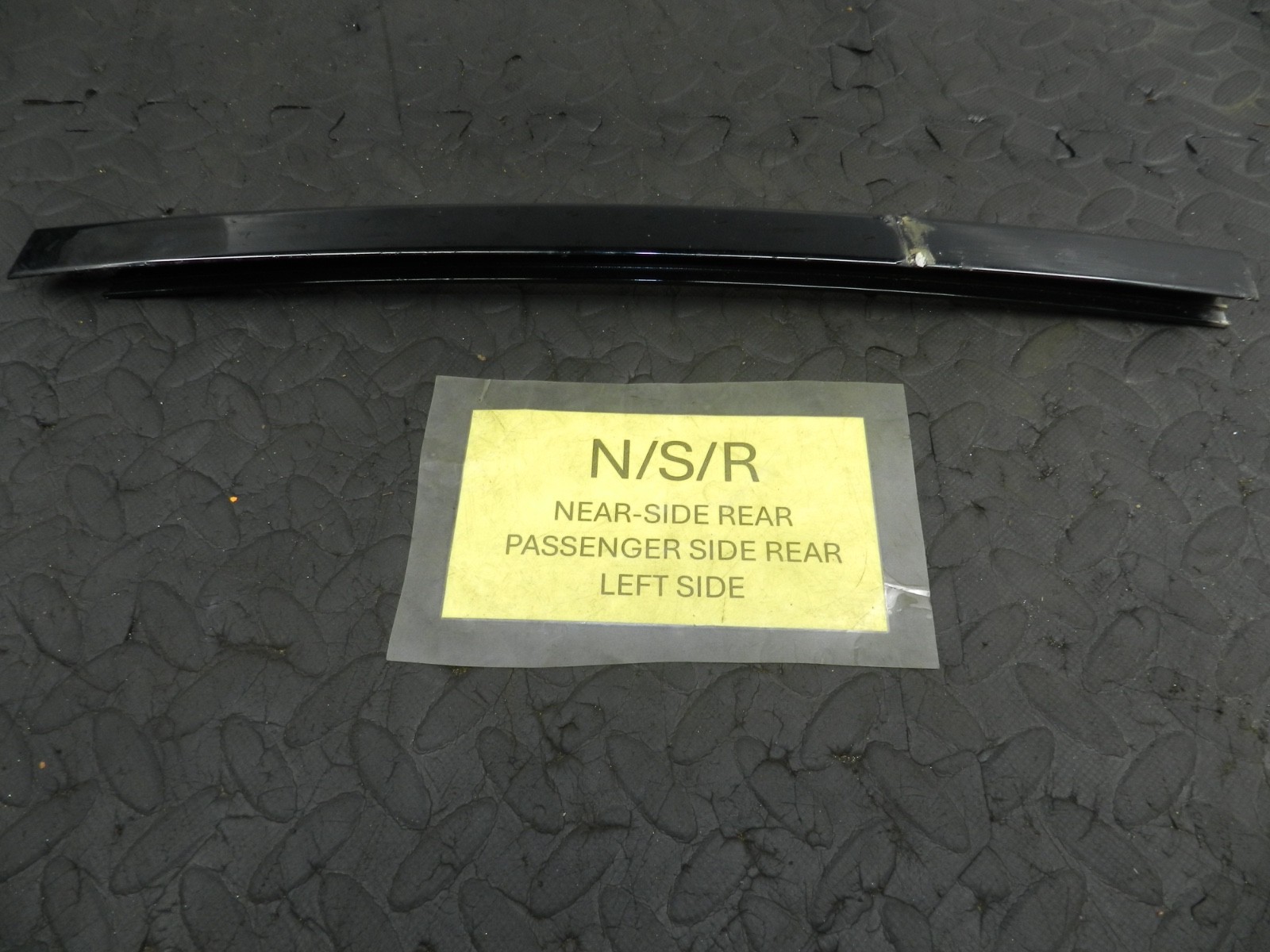 176. 2001 BMW 330D E46. PASSENGER SIDE REAR DOOR WINDOW RUNNER TRIM