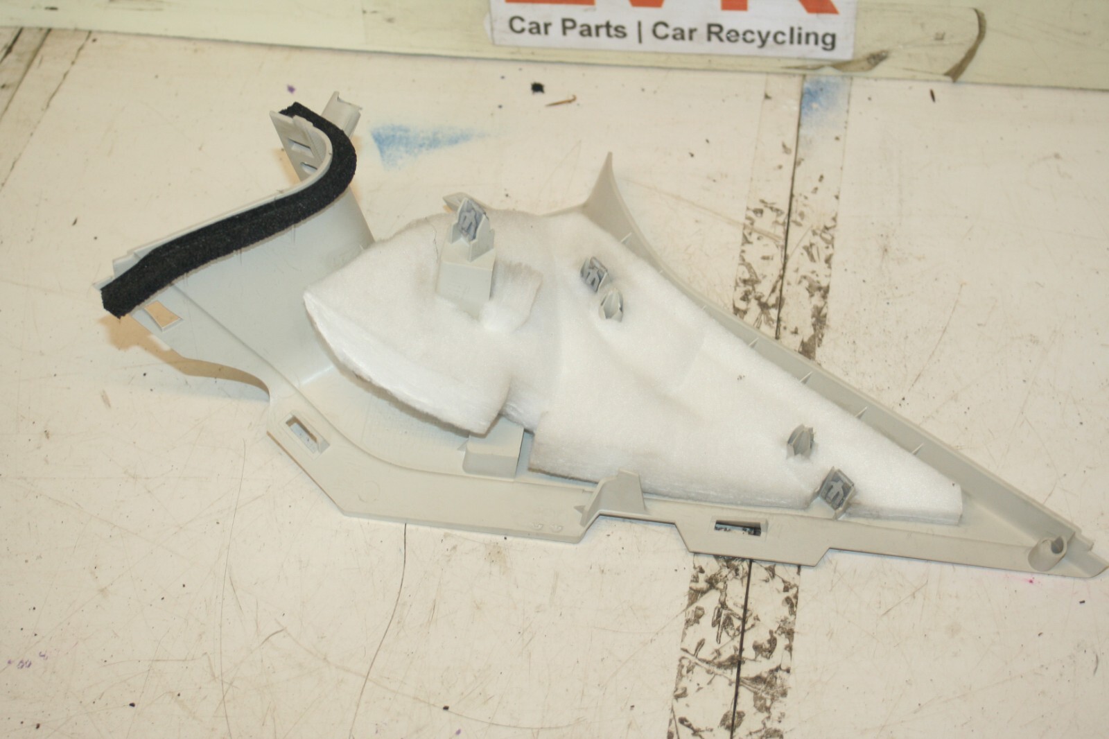 (6B) 2013 FORD FOCUS 1.0 ECOBOOST. NEAR SIDE PASSENGER REAR BOOT PILLAR TRIM - Image 2
