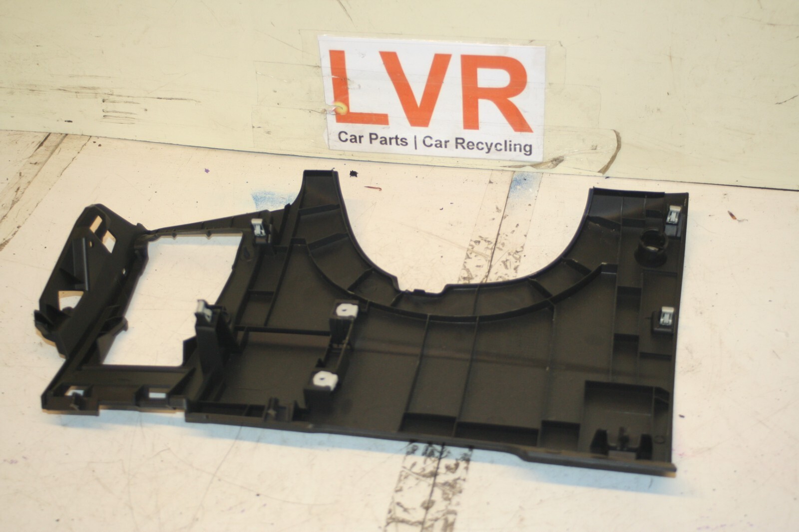 (6B) 2013 FORD FOCUS 1.0 ECOBOOST. UNDER STEERING LOWER DASH COLUMN TRIM PANEL - Image 2
